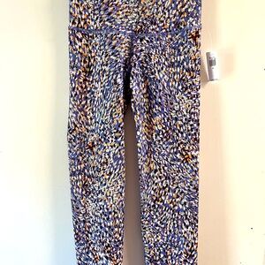 Old navy active power press, extra small, high rise, go dry crop leggings.